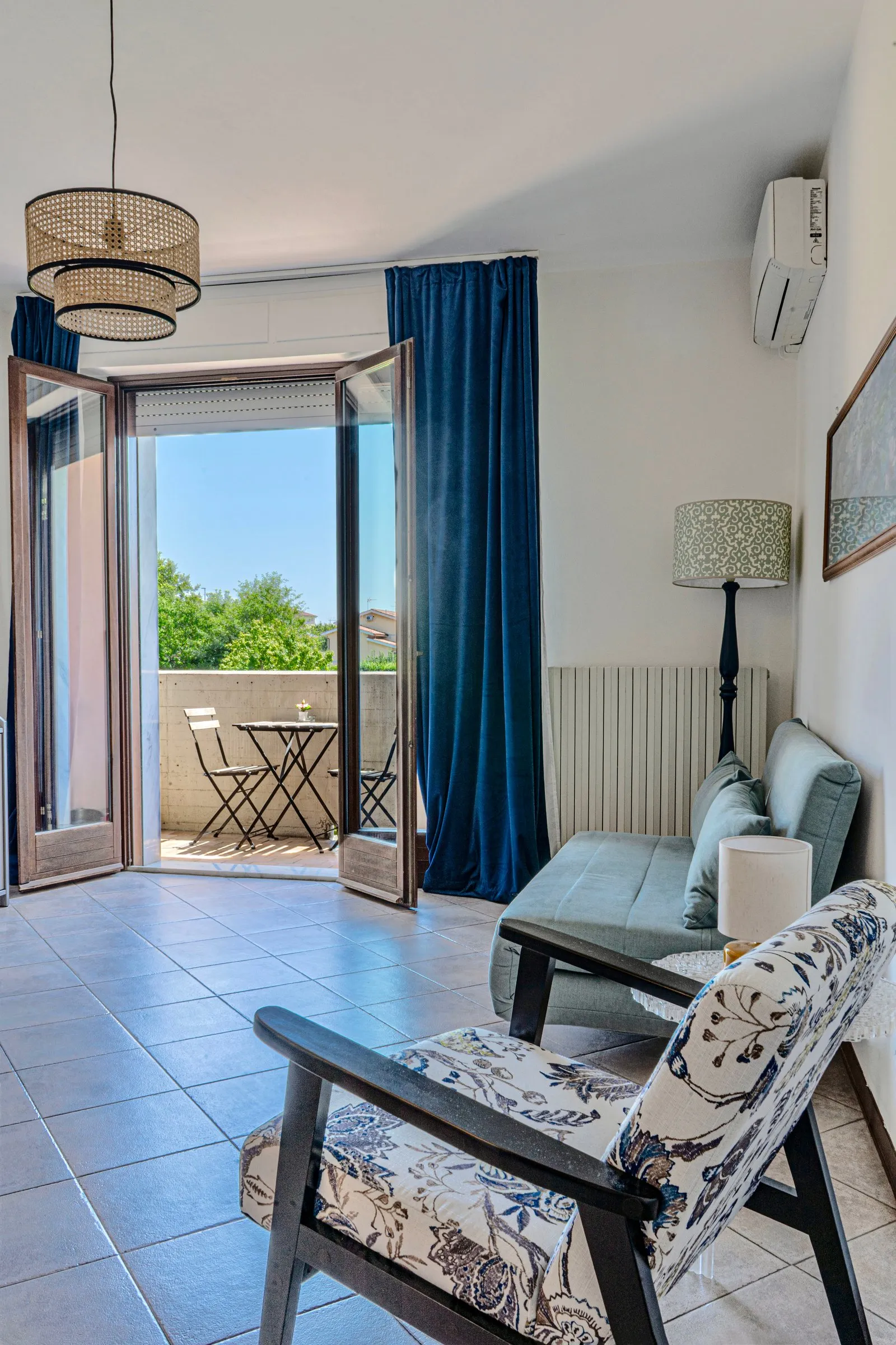 Apartment with Kitchen and Balcony — foto 11