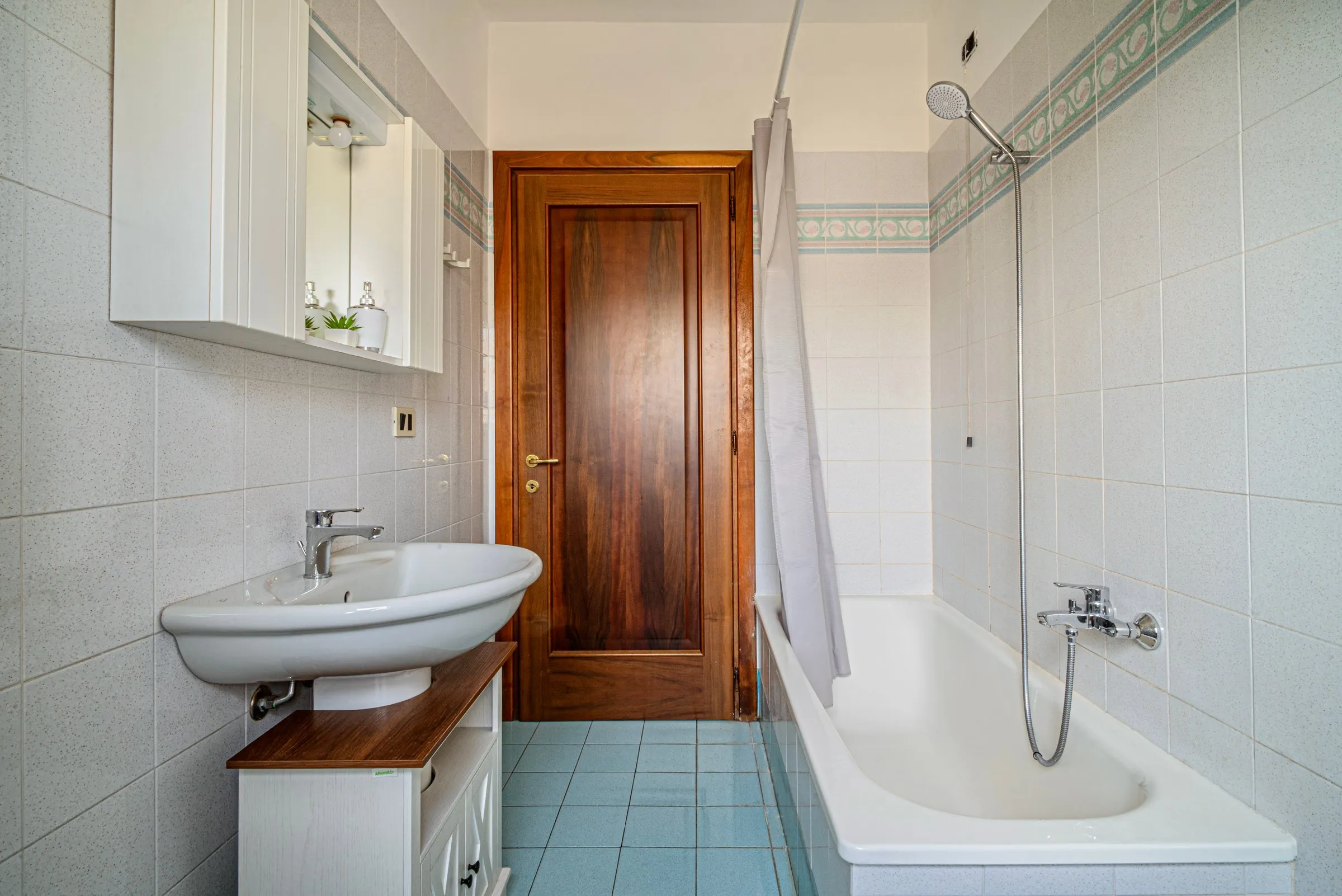 Apartment with Kitchen and Balcony — foto 15